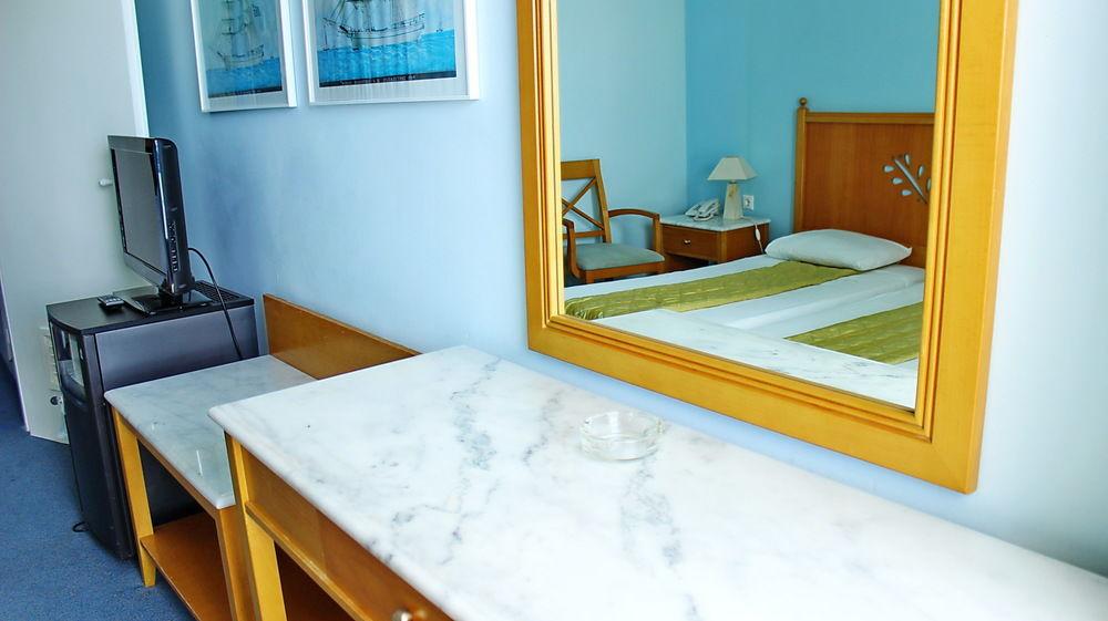 Tinos Beach Hotel Экстерьер фото