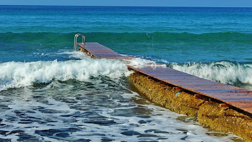 Tinos Beach Hotel Экстерьер фото